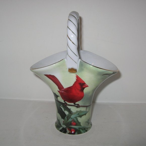 CARDINAL IN HOLLY "CHRISTMAS" CANDY LIVING QUARTERS 9.5" BASKET Hautman NIB - Picture 3 of 7